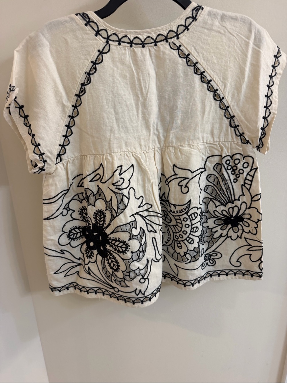 Anthropolgie Embroidered Rheya Tee, size 8 - Picture 6 of 7
